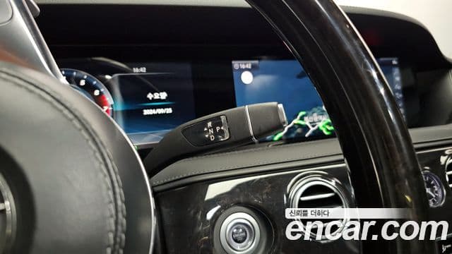 Mercedes-Benz S-Class 2019 — Photo 7/20