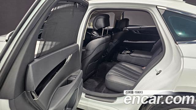 Genesis Electrified G80 2022 — Şəkil 12/20