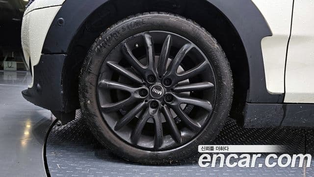 Mini Cooper Clubman 2021 — ფოტო 5/20