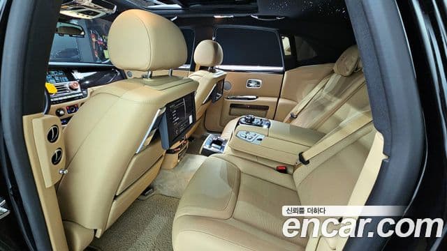 Rolls-Royce Ghost 2019 — Şəkil 12/20