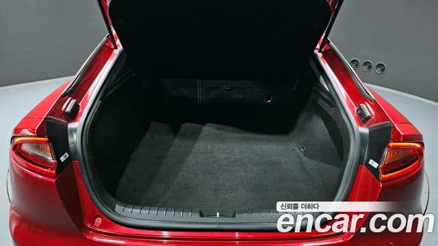 Kia Stinger 2019 — Photo 18/20