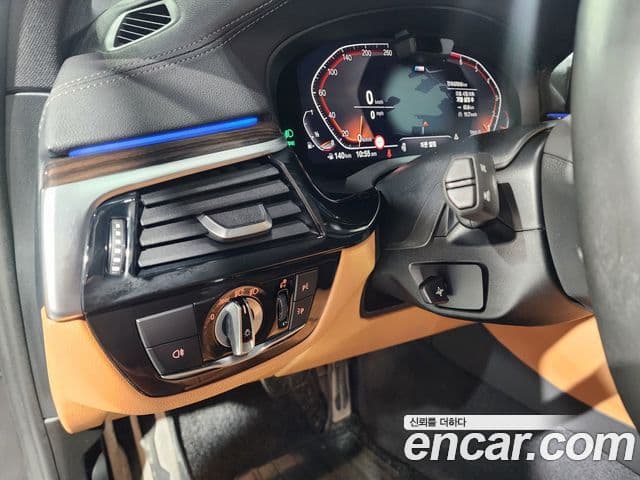 BMW 5 Series 2020 — Şəkil 8/20