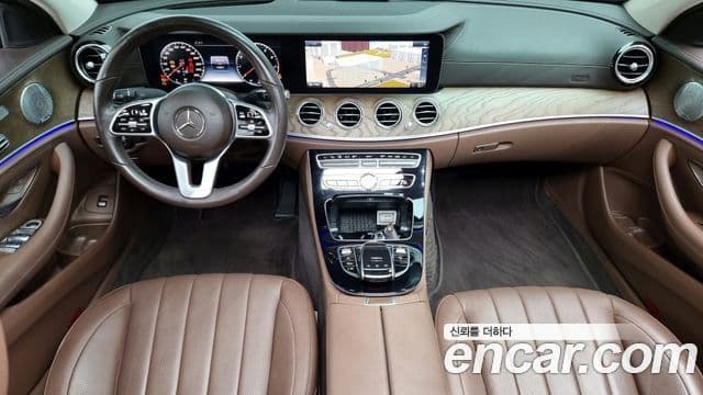 Mercedes-Benz E-Class 2019 — фото 9 из 20