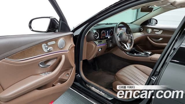 Mercedes-Benz E-Class 2019 — фото 8 из 20