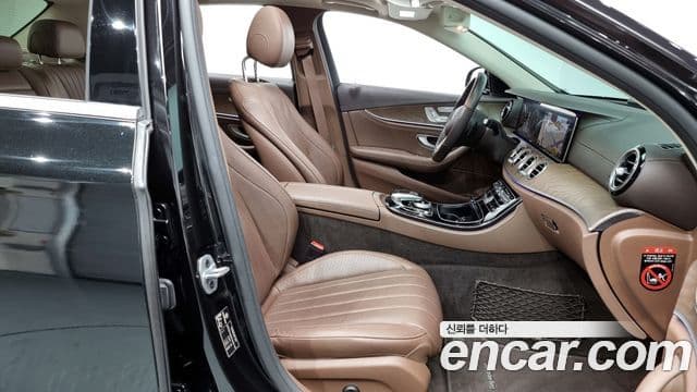 Mercedes-Benz E-Class 2019 — фото 10 из 20