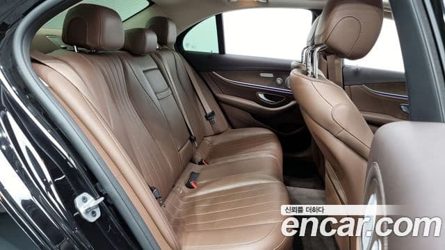 Mercedes-Benz E-Class 2019 — фото 11 из 20