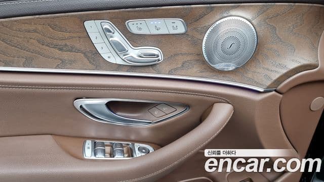 Mercedes-Benz E-Class 2019 — Şəkil 17/20
