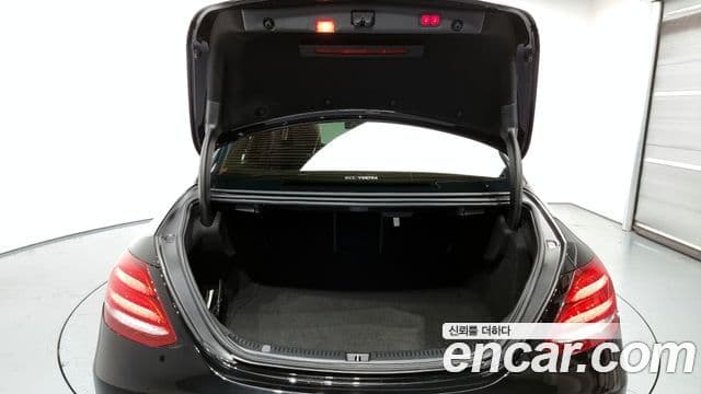 Mercedes-Benz E-Class 2019 — Şəkil 19/20