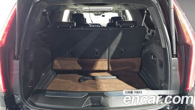 Cadillac Escalade 2021 — ფოტო 19/20