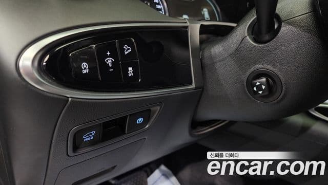 Genesis GV70 2021 — ფოტო 14/20
