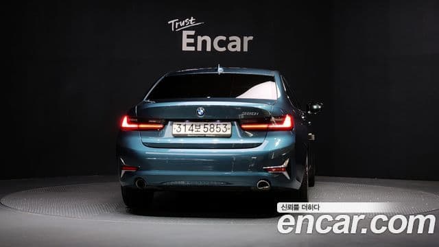 BMW 3 Series 2021 — ფოტო 4/20