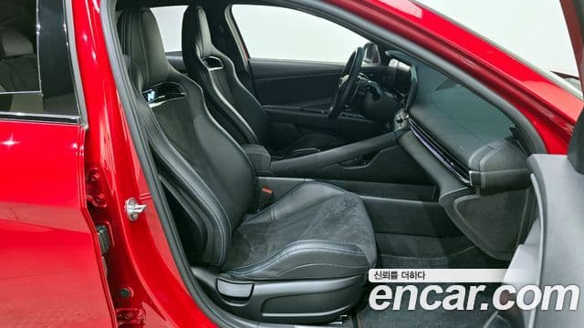 Hyundai The New Avante Hybrid 2021 — Photo 2/20