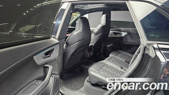 Audi Q7 2023 — ფოტო 13/20
