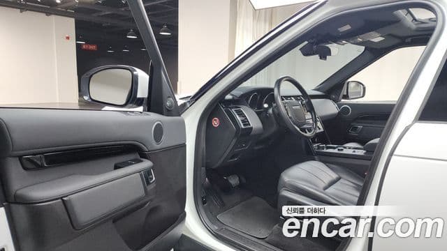 Land Rover Discovery 5 2019 — Şəkil 10/20