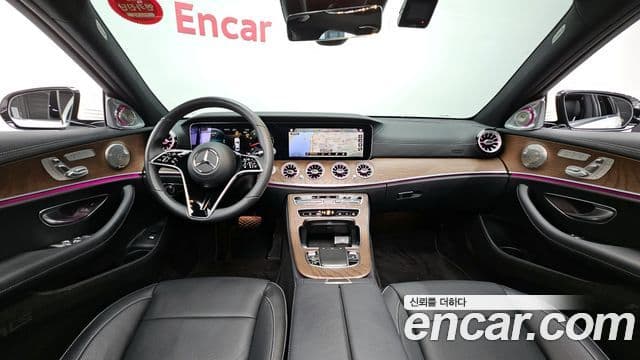 Mercedes-Benz E-Class 2023 — ფოტო 7/20