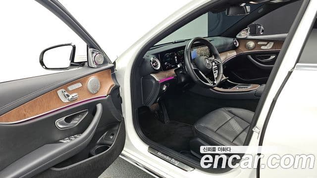 Mercedes-Benz E-Class 2023 — ფოტო 12/20