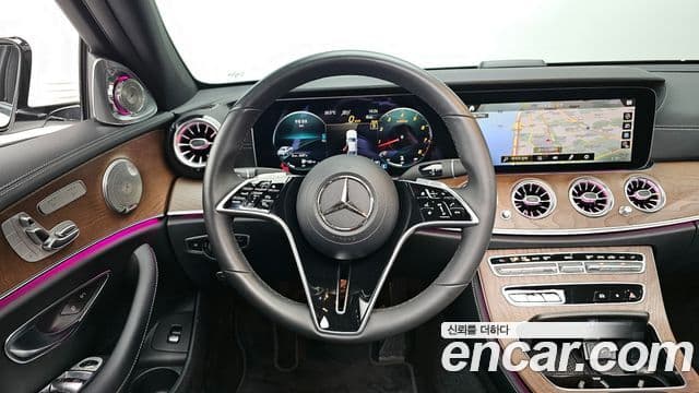 Mercedes-Benz E-Class 2023 — ფოტო 13/20