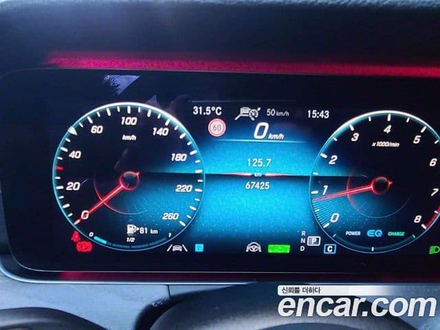 Mercedes-Benz E-Class 2021 — Photo 14/20