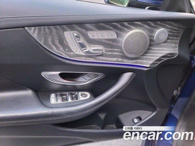 Mercedes-Benz E-Class 2021 — Photo 5/20