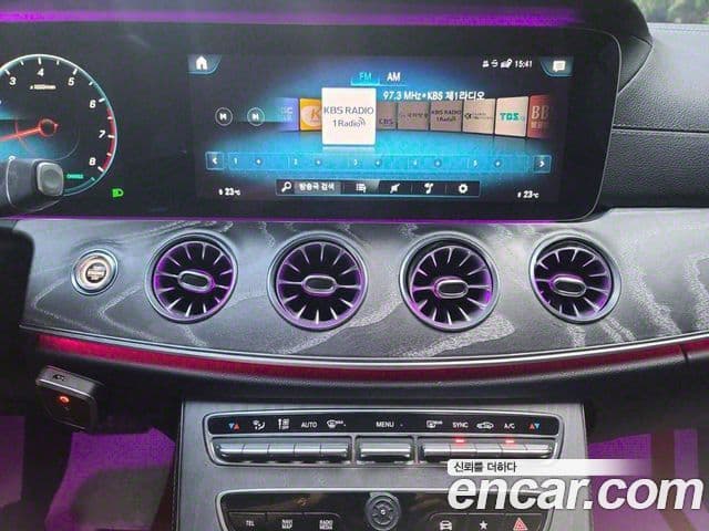 Mercedes-Benz E-Class 2021 — Photo 6/20