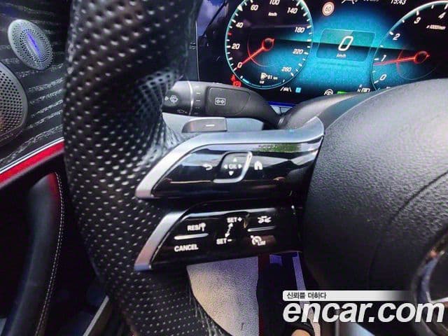 Mercedes-Benz E-Class 2021 — Photo 3/20