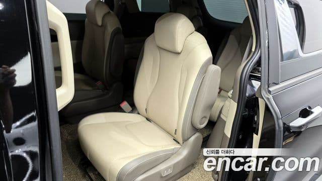 Kia Carnival 2021 — Photo 9/20