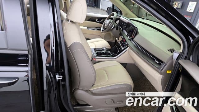 Kia Carnival 2021 — Photo 19/20