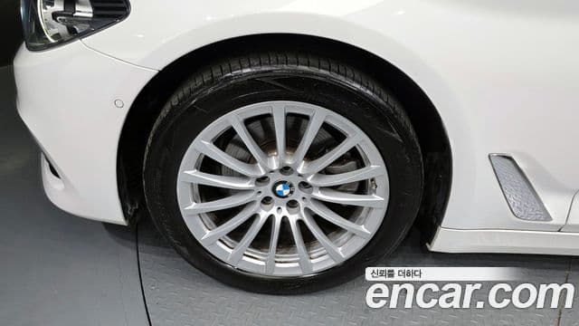 BMW 5 Series 2019 — Şəkil 5/20