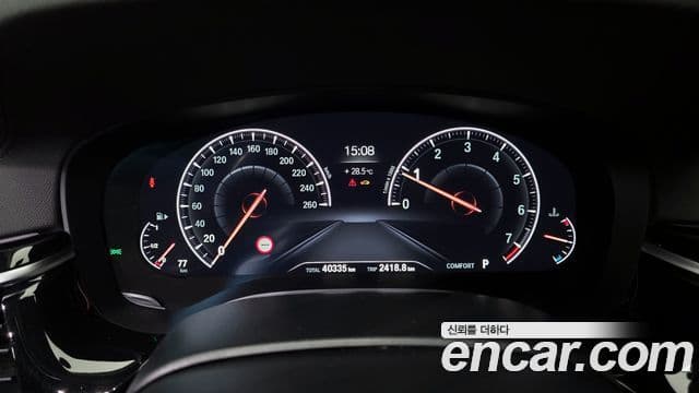 BMW 5 Series 2019 — Şəkil 8/20