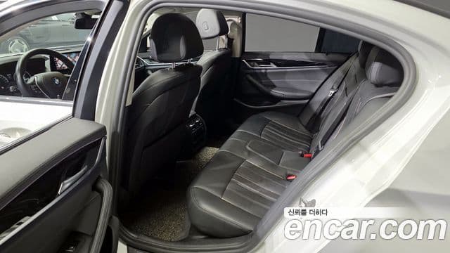 BMW 5 Series 2019 — Şəkil 11/20