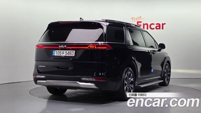 Kia Carnival 2023 — ფოტო 2/20
