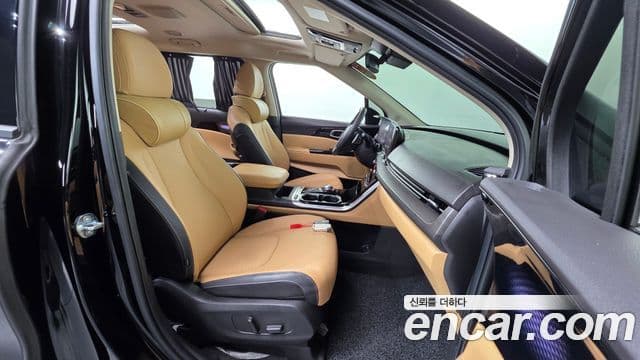 Kia Carnival 2023 — ფოტო 10/20