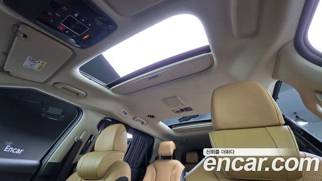 Kia Carnival 2023 — ფოტო 11/20