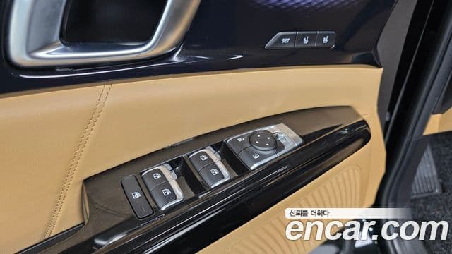 Kia Carnival 2023 — ფოტო 13/20