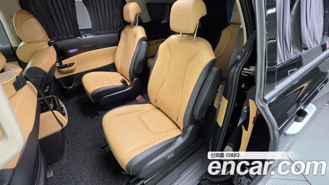 Kia Carnival 2023 — ფოტო 17/20
