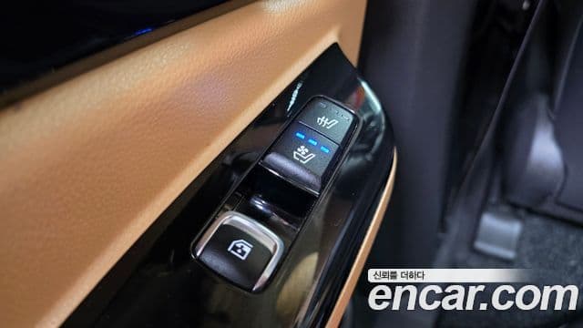 Kia Carnival 2023 — ფოტო 18/20