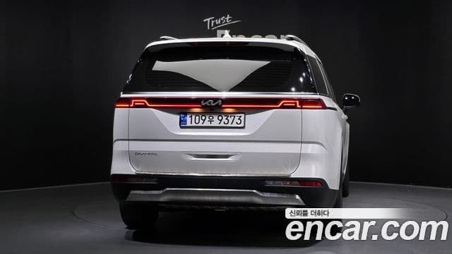 Kia Carnival 2023 — ფოტო 4/20