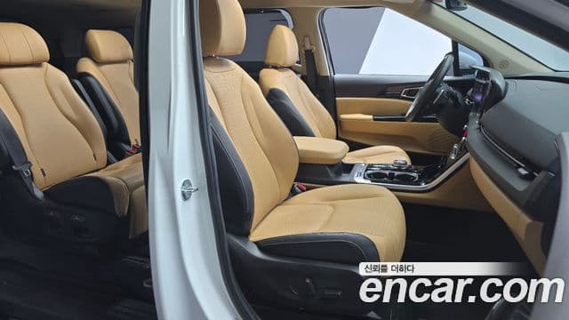 Kia Carnival 2023 — ფოტო 10/20