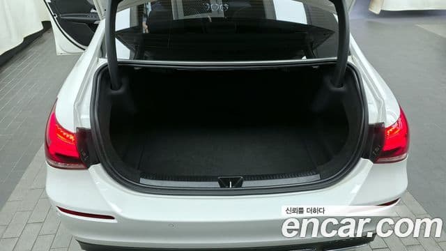 Mercedes-Benz A-Class 2020 — ფოტო 19/20