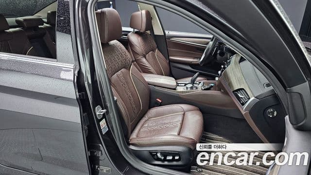 BMW 5 Series 2019 — Фото 10/20