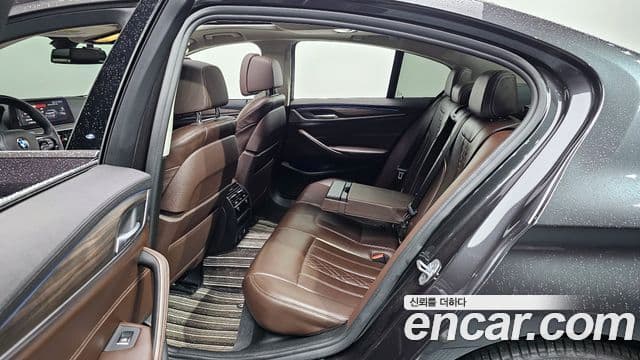 BMW 5 Series 2019 — Фото 12/20