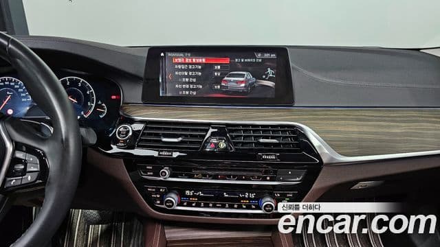 BMW 5 Series 2019 — Фото 16/20