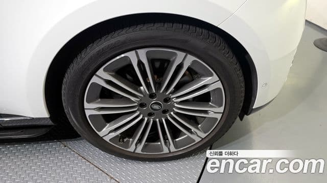 Land Rover Range Rover 2023 — ფოტო 5/20