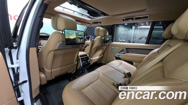 Land Rover Range Rover 2023 — ფოტო 18/20