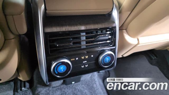 Land Rover Range Rover 2023 — ფოტო 19/20