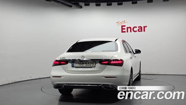 Mercedes-Benz E-Class 2021 — Фото 4/20