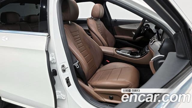 Mercedes-Benz E-Class 2021 — Фото 10/20