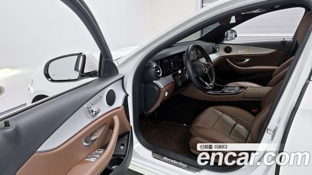 Mercedes-Benz E-Class 2021 — Фото 11/20