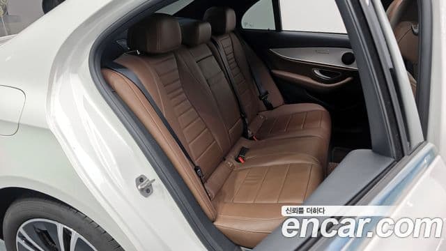 Mercedes-Benz E-Class 2021 — Фото 12/20