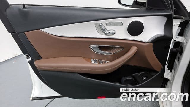 Mercedes-Benz E-Class 2021 — Фото 17/20